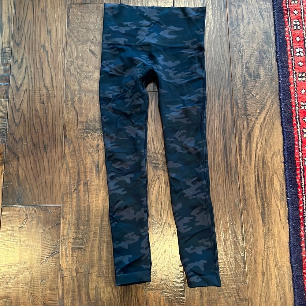 Spanx size M camo leggings.
